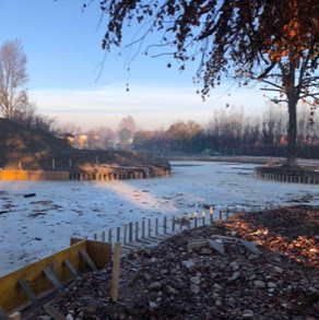 Foto di cantiere del progetto strutturale seguito dallo studio ORIGINE Ingegneria per una villa a Padova. Posa platea.