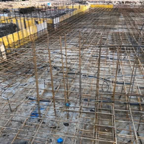 Foto di cantiere del progetto strutturale seguito dallo studio ORIGINE Ingegneria per una villa a Padova. Dettaglio dei ferri.